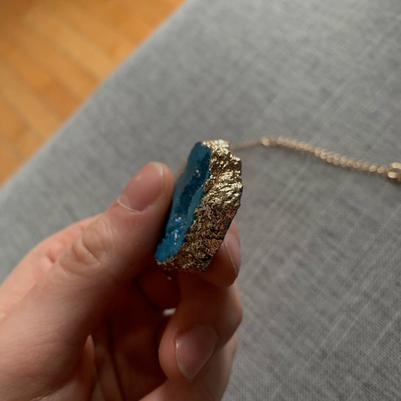 Irregular Natural Quartz Geode Pendant Necklace - Picture 4 of 5